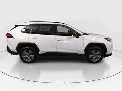 2025 Toyota RAV4 - Photo 8
