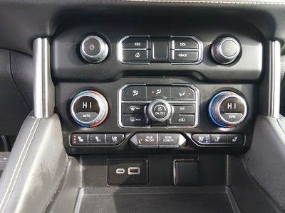 2024 Chevrolet Suburban - Photo 18