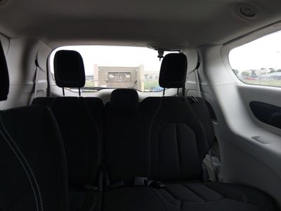 2023 Chrysler Voyager - Photo 18