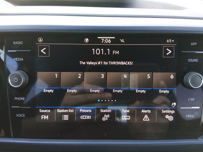 2024 Volkswagen Taos - Photo 18