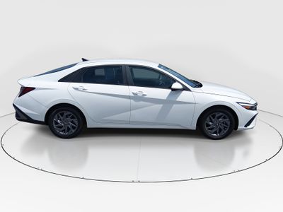 2024 Hyundai Elantra - Photo 8