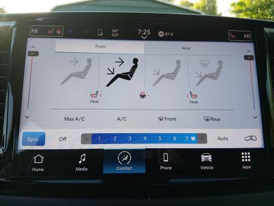 2024 Chrysler Pacifica — photo 18 view