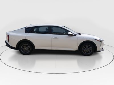 2025 Kia K4 - Photo 8