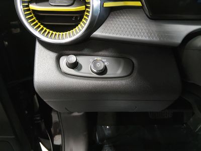 2025 Chevrolet Trax - Photo 13