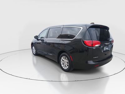 2023 Chrysler Voyager - Photo 5