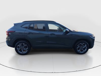 2025 Chevrolet Trax - Photo 8