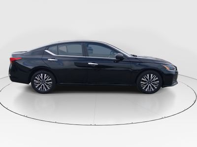 2025 Nissan Altima - Photo 8