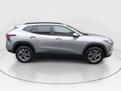 2025 Chevrolet Trax - Photo 8