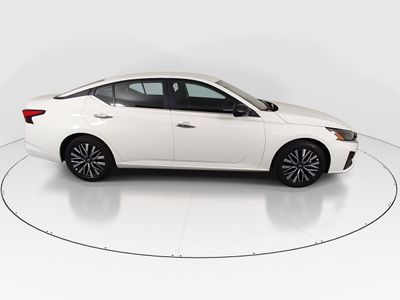 2025 Nissan Altima - Photo 8