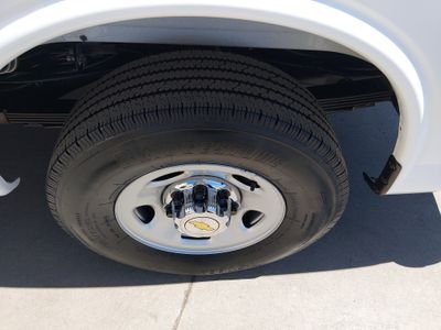 2025 Chevrolet Express 15 Passenger - Photo 10