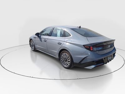 2025 Hyundai Sonata Hybrid — detail view