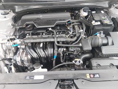 2025 Hyundai Elantra - Photo 9