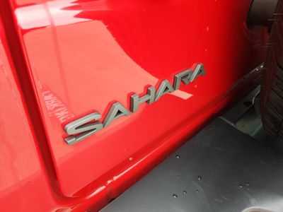 2025 Jeep Wrangler - Photo 16