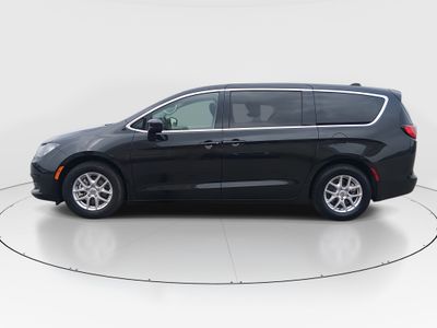 2023 Chrysler Voyager - Photo 4