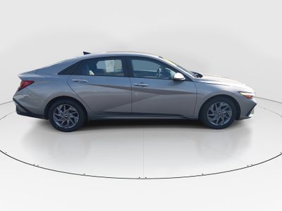 2024 Hyundai Elantra - Photo 8