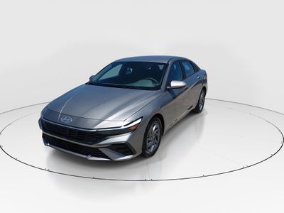 2024 Hyundai Elantra - Photo 3