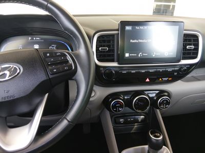 2025 Hyundai Venue - Photo 18