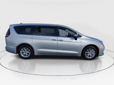 2023 Chrysler Pacifica - Photo 8
