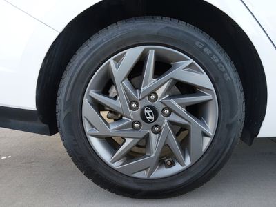 2024 Hyundai Elantra - Photo 10