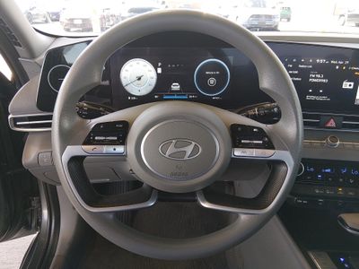 2024 Hyundai Elantra - Photo 12