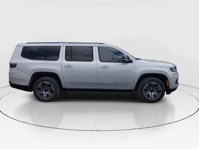 2023 Jeep Wagoneer L - Photo 8