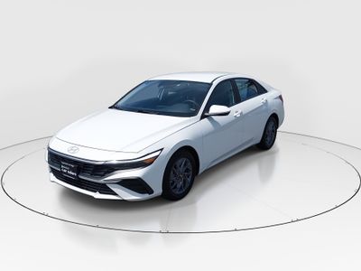 2024 Hyundai Elantra - Photo 3