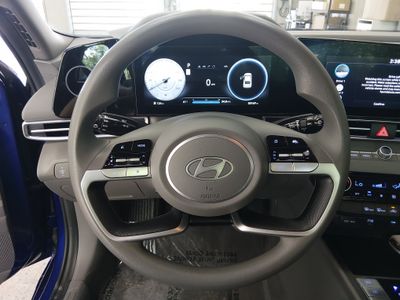 2024 Hyundai Elantra - Photo 12