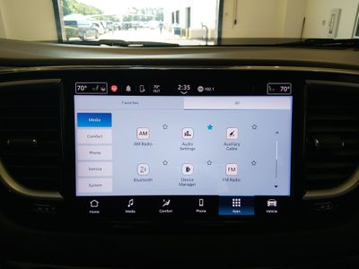 2023 Chrysler Pacifica — photo 20 view