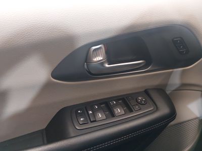 2024 Chrysler Pacifica — photo 19 view