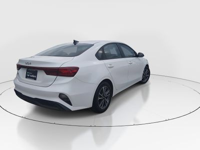 2023 Kia Forte - Photo 7