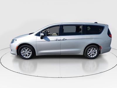 2023 Chrysler Voyager - Photo 4