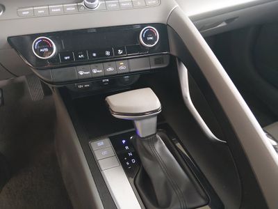 2024 Hyundai Elantra - Photo 16