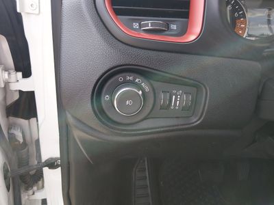 2023 Jeep Renegade - Photo 13