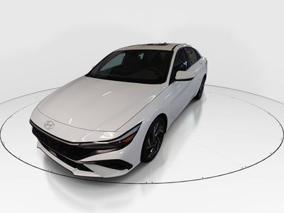 2025 Hyundai Elantra - Photo 3