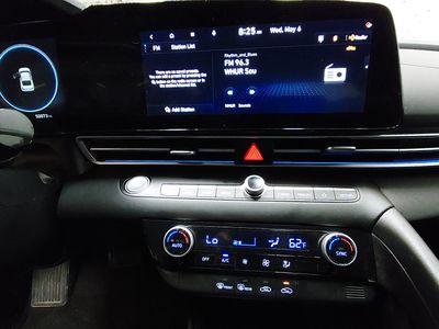 2024 Hyundai Elantra — photo 19 view