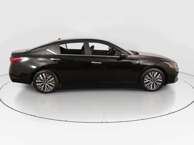 2025 Nissan Altima - Photo 8
