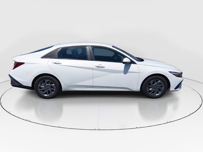 2024 Hyundai Elantra - Photo 8