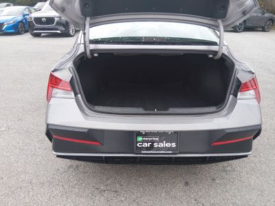 2025 Hyundai Elantra - Photo 10