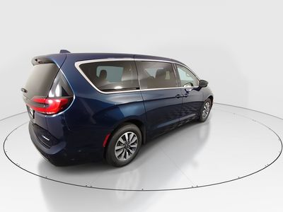 2022 Chrysler Pacifica — photo 7 view