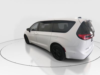 2024 Chrysler Pacifica - Photo 4
