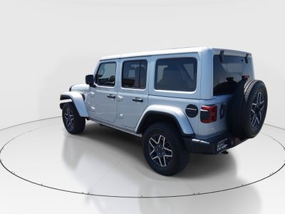 2024 Jeep Wrangler - Photo 5
