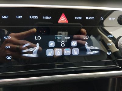 2025 Genesis GV80 — photo 18 view