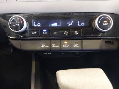 2024 Hyundai Elantra - Photo 18