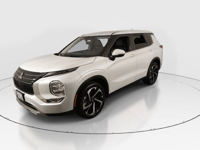 2023 Mitsubishi Outlander - Photo 3