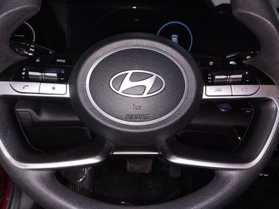 2024 Hyundai Elantra - Photo 12