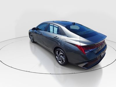 2025 Hyundai Elantra — detail view