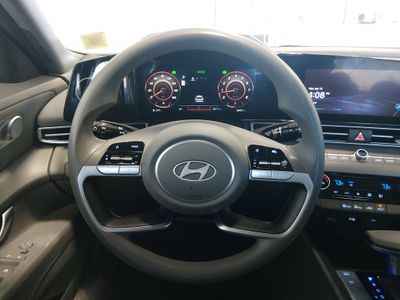 2024 Hyundai Elantra - Photo 12