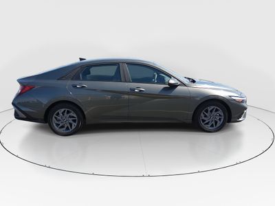 2024 Hyundai Elantra - Photo 8