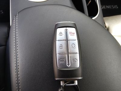 2025 Genesis GV70 — photo 15 view