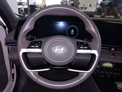 2025 Hyundai Elantra - Photo 12